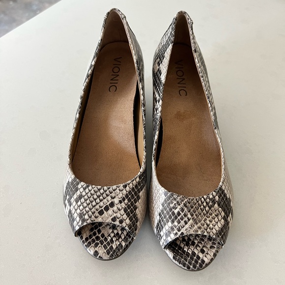 Vionic Bria Wedge - Picture 9 of 16